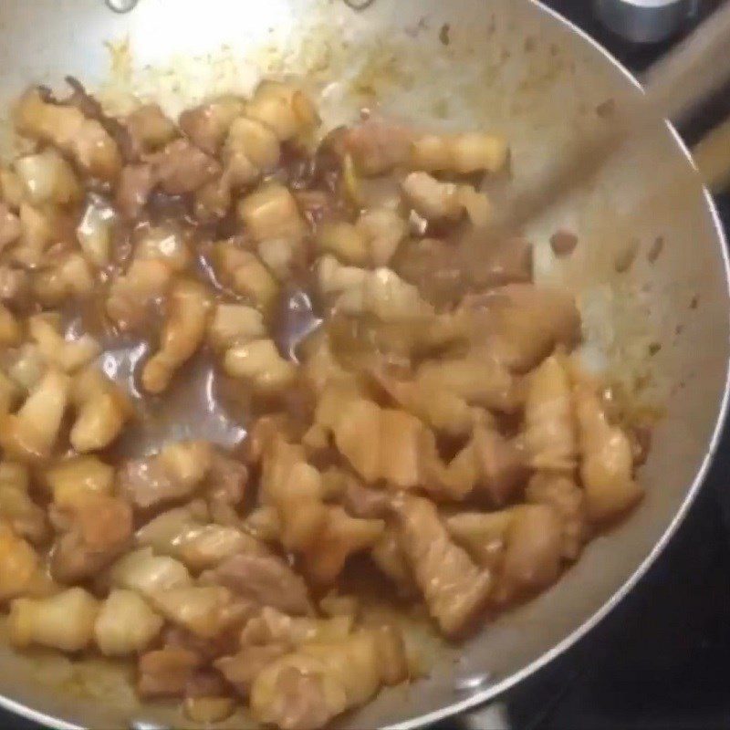 Step 3 Stir-fry the meat - Braised mackerel with pork belly