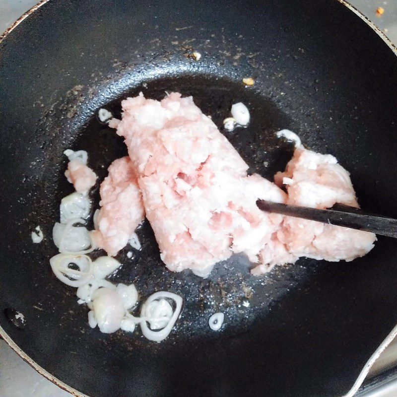 Step 2 Stir-fry minced meat Stir-Fried Pickled Radish with Minced Meat