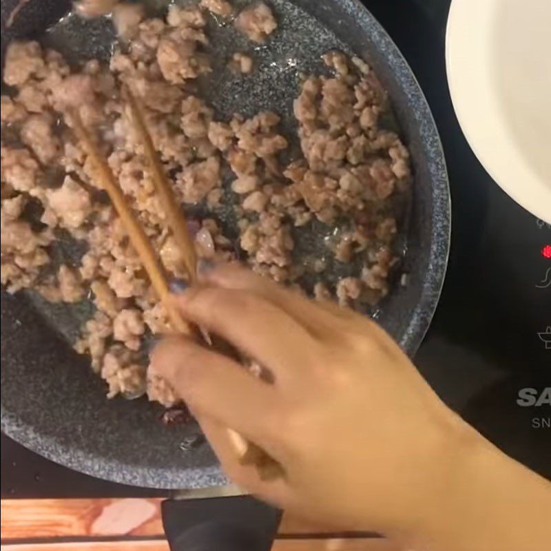 Step 4 Stir-fried minced meat and oysters Minced meat oyster