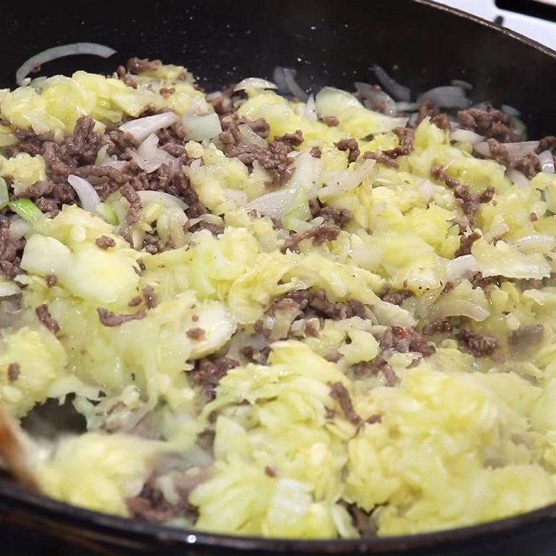 Step 4 Sauté minced meat Baked zucchini with cheese and minced meat