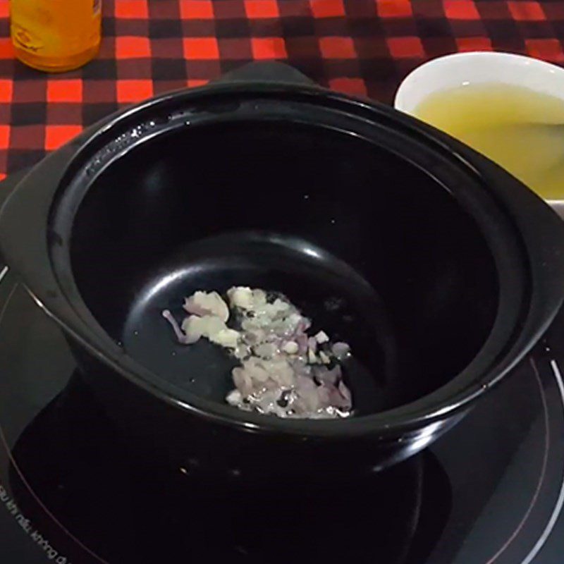 Step 2 Stir-fry beef Baby food beef porridge with bitter vegetables
