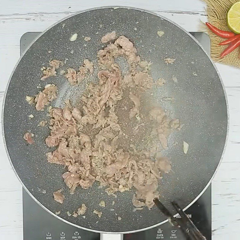 Step 3 Stir-fry beef for spicy sour beef noodles