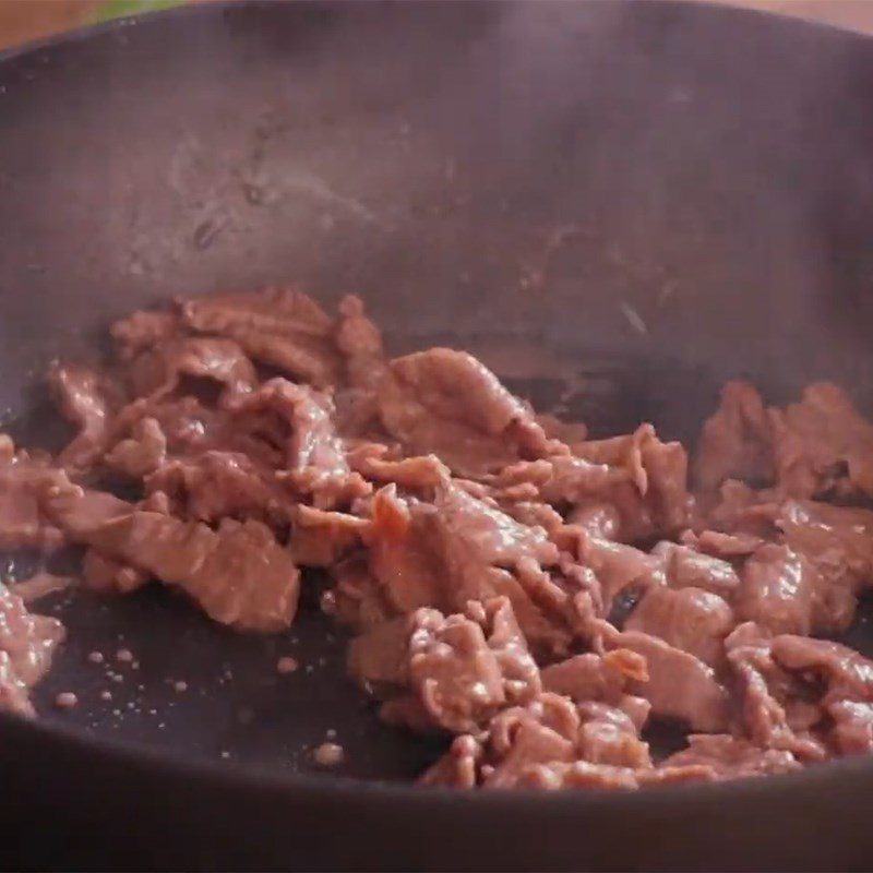 Step 3 Stir-fry beef Purple cabbage salad