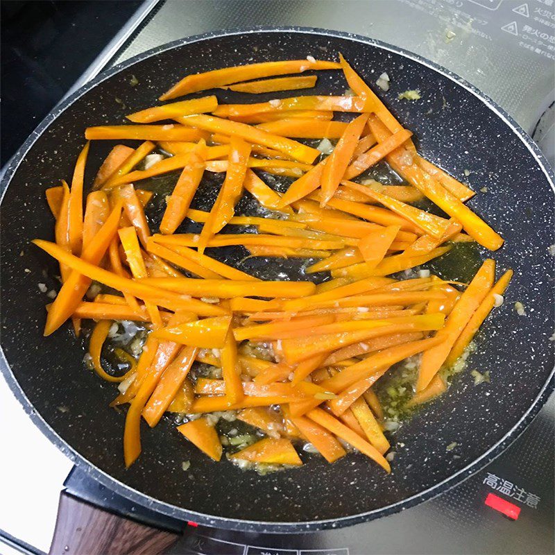 Step 3 Stir-fried beef with carrots Stir-fried beef with carrots