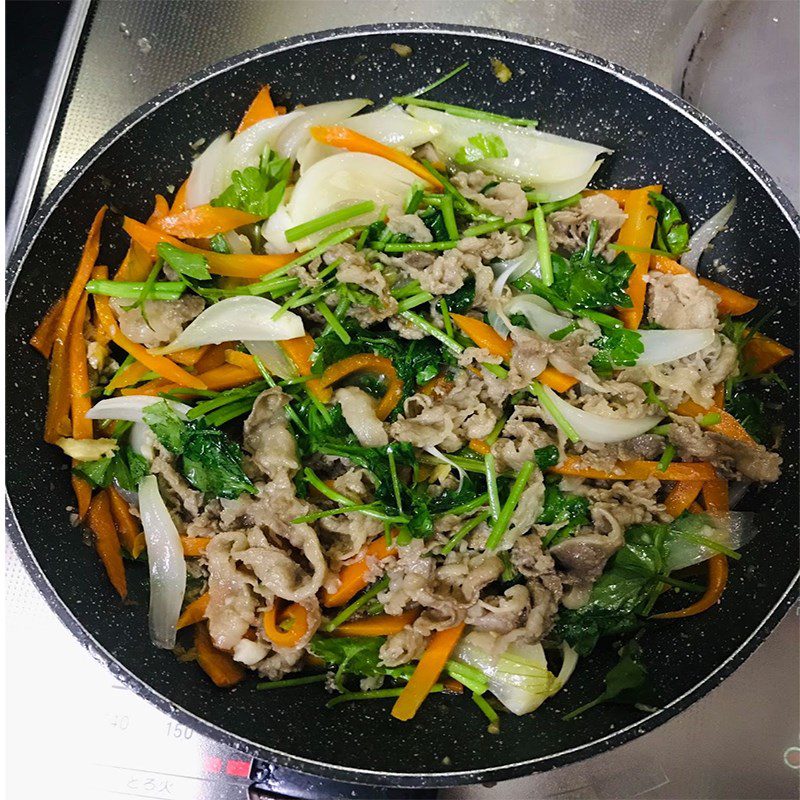 Step 3 Stir-fried beef with carrots Stir-fried beef with carrots