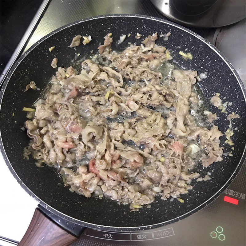 Step 3 Stir-fried beef with carrots Stir-fried beef with carrots