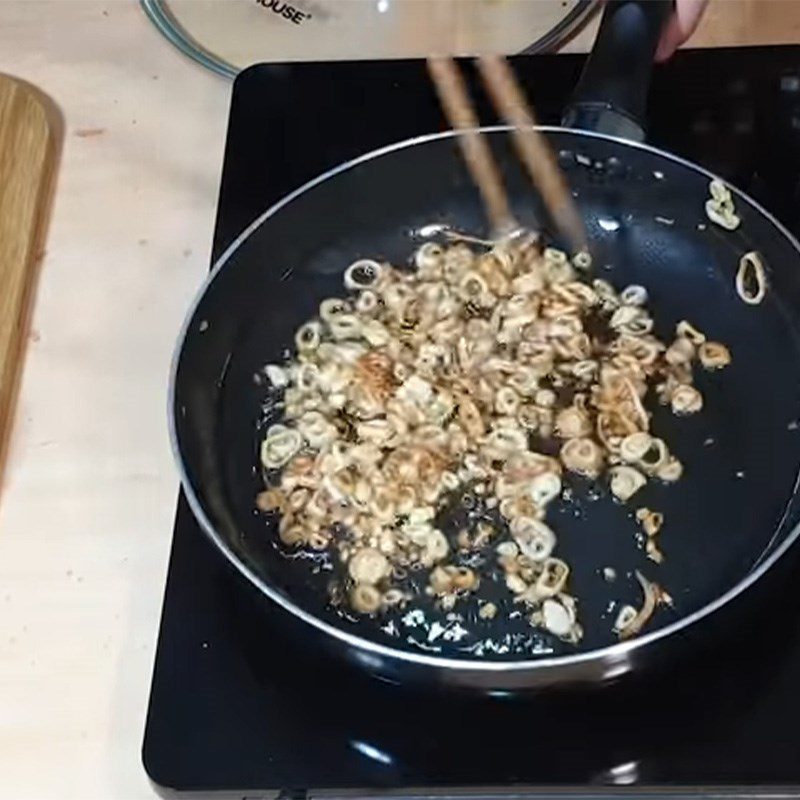 Step 4 Stir-fried pigeon meat Pigeon sticky rice