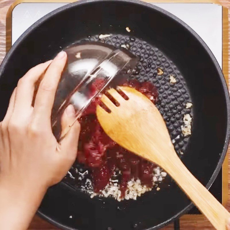 Step 4 Stir-fried beef and fried egg Korean mixed rice