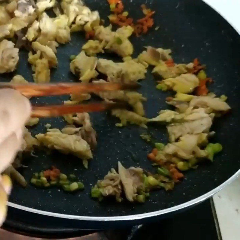 Step 4 Sauté the fish Fish porridge with lotus seeds