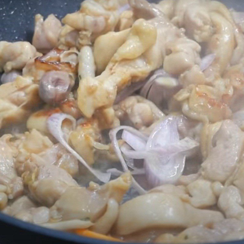 Step 5 Stir-fry chicken Spicy sour chicken noodles