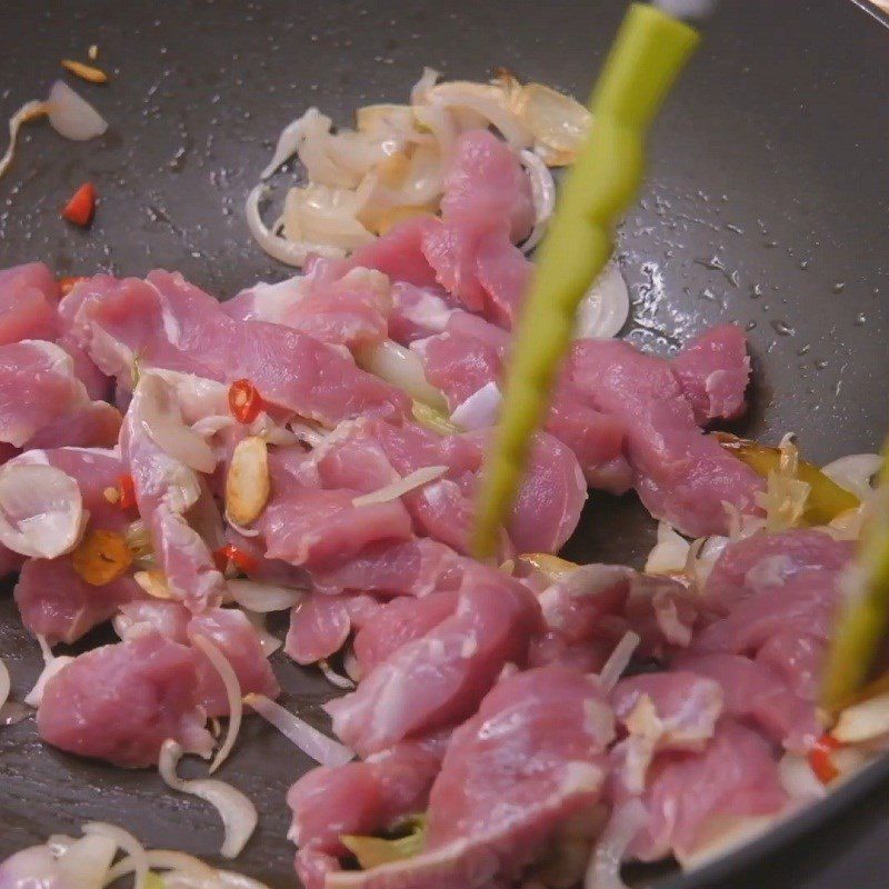 Step 5 Stir-Frying Pork Pork Stir-Fried Udon