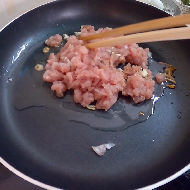 Step 3 Sautéing the meat and mushrooms for Duck Egg Porridge