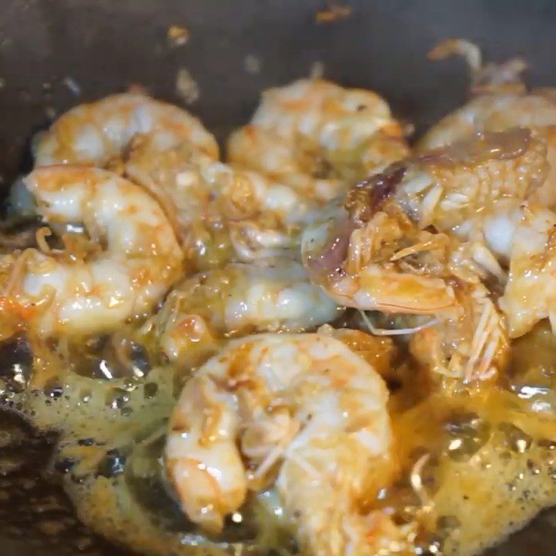 Step 4 Sauté the shrimp Aloe vera soup with shrimp