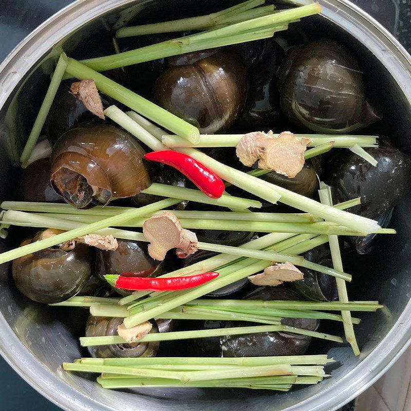 Step 2 Steaming and cutting the snails Snail meat steamed in banana leaves
