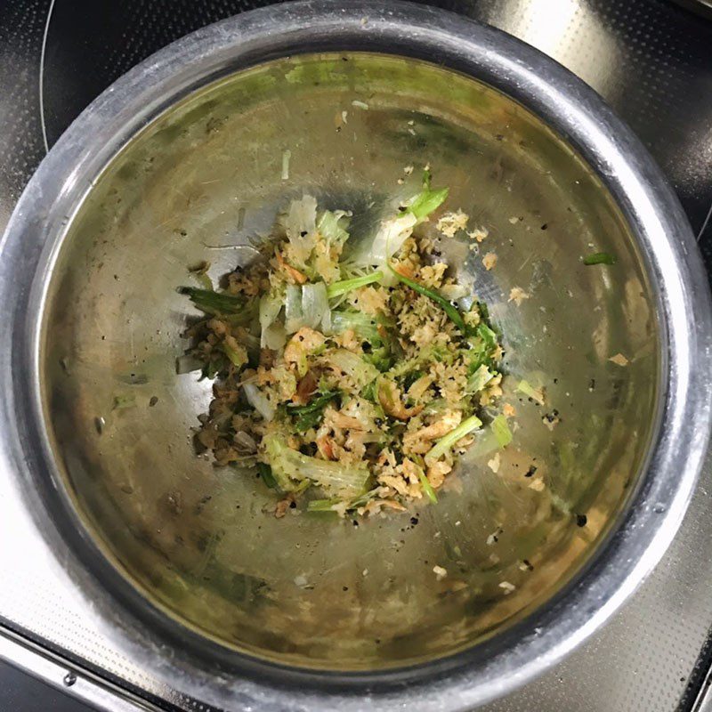 Step 2 Stir-fry dried shrimp Squash soup with dried shrimp and mushrooms