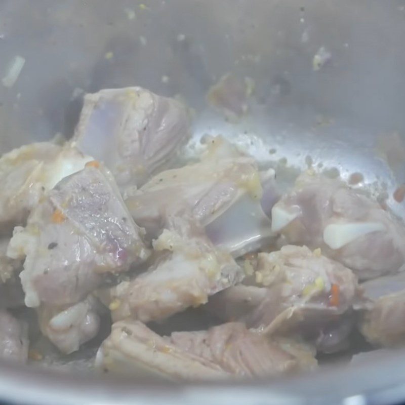 Step 2 Sautéing and Cooking Ribs for Rib Porridge using a pressure cooker
