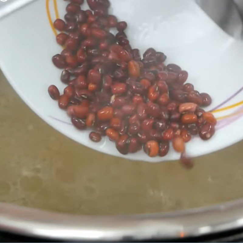Step 2 Sautéing and Cooking Ribs for Rib Porridge using a pressure cooker