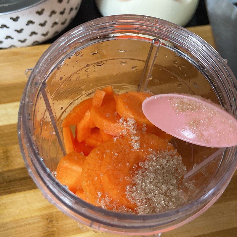 Step 2 Blend the carrots for pure carrot juice using a blender