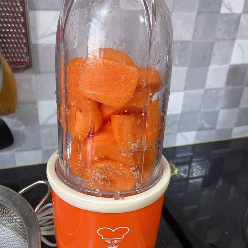 Step 2 Blend the carrots for pure carrot juice using a blender