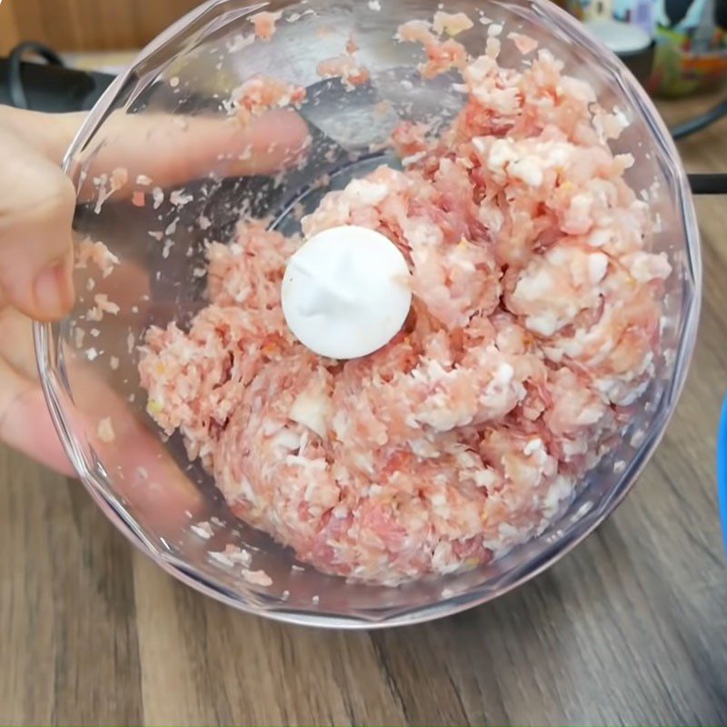 Step 2 Grind the ingredients for Fish Spring Rolls