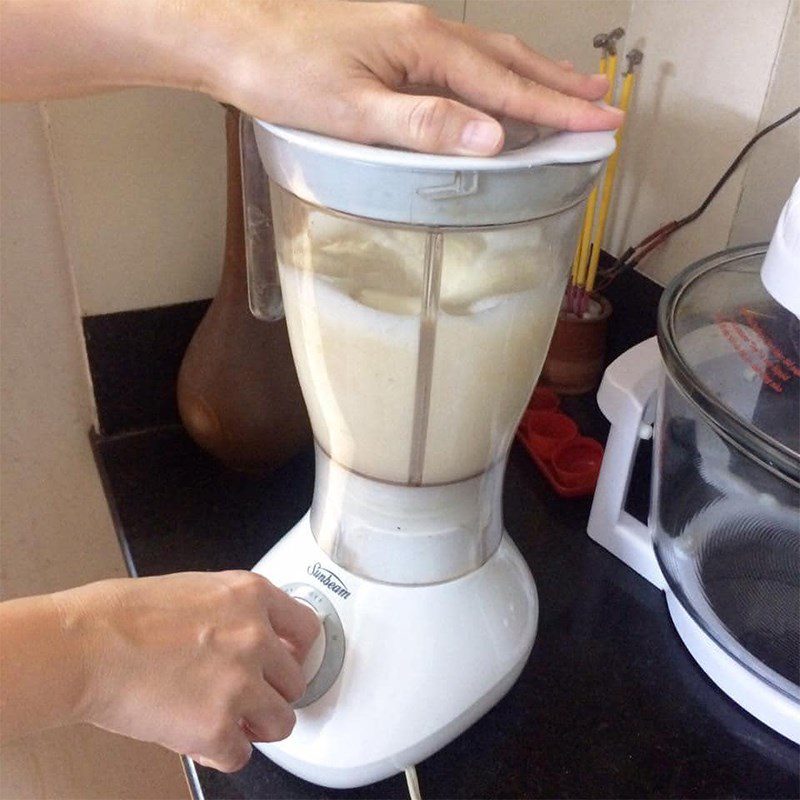 Step 2 Grind soybeans for tofu with agar powder using ground soybeans