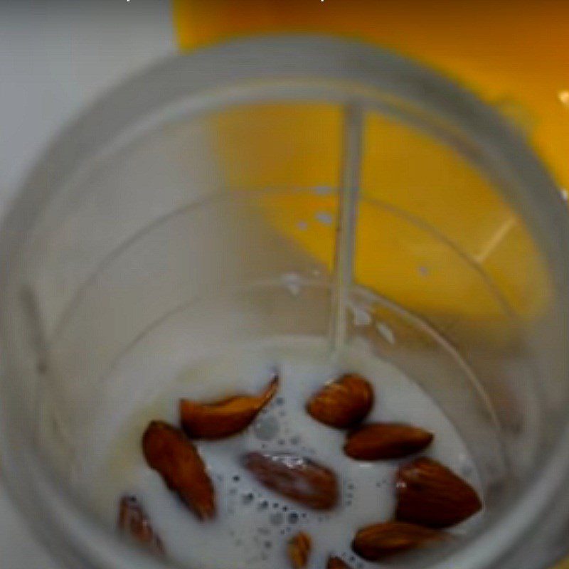 Step 1 Grinding almonds Almond Nut Ice Cream
