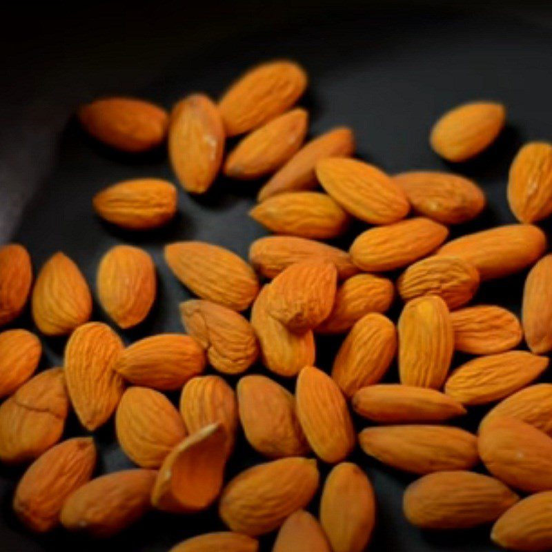 Step 1 Grinding almonds Almond Nut Ice Cream