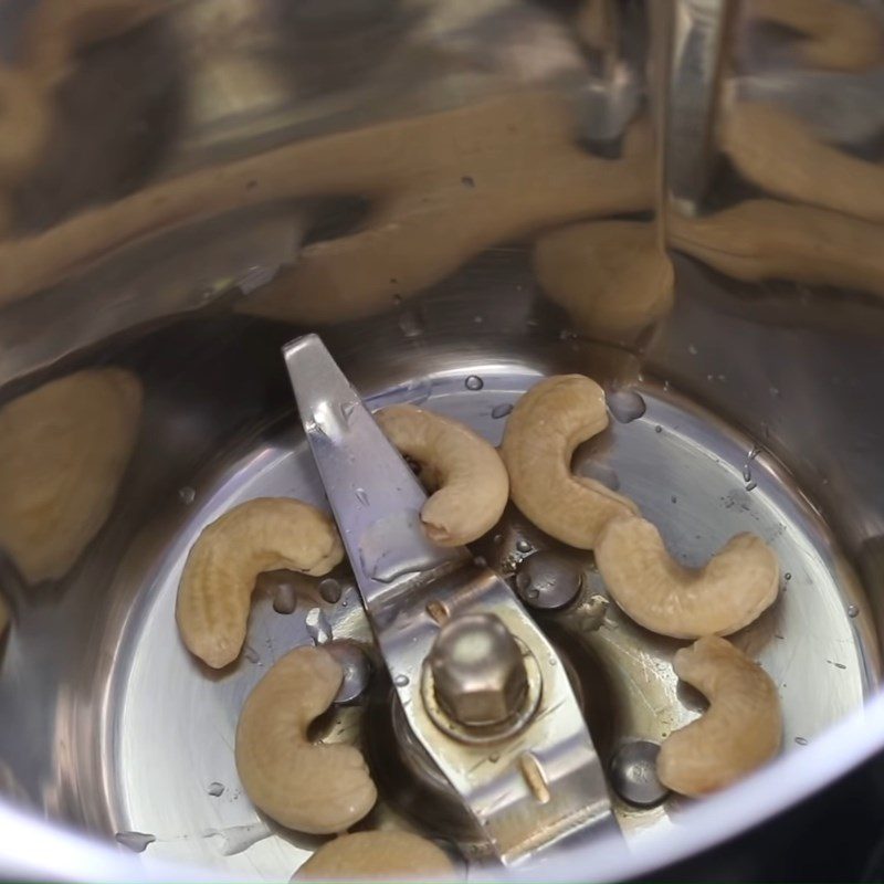 Step 3 Blend the cashews Pineapple smoothie (fragrant) chia seeds