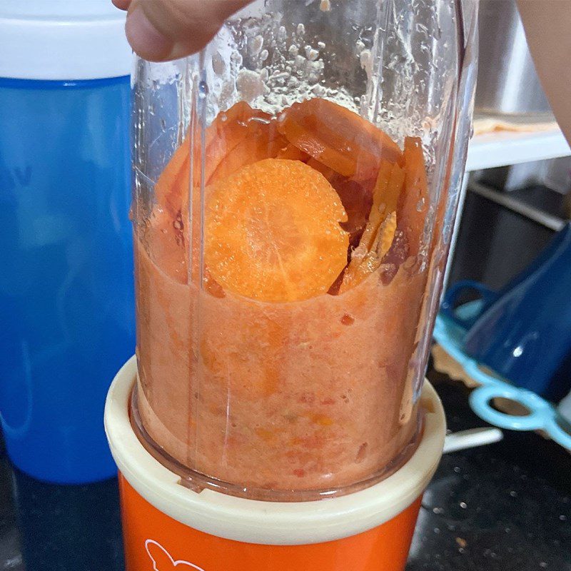 Step 2 Blend the mixture for Carrot and Tomato Juice with a Blender