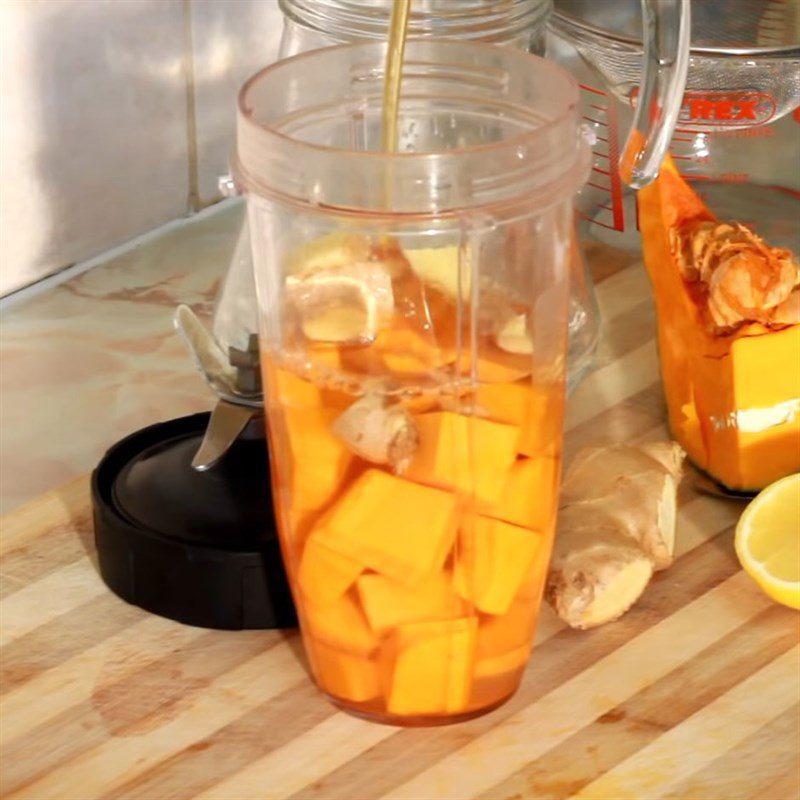 Step 2 Blend the mixture of ingredients for Pumpkin Juice with Lemon and Ginger