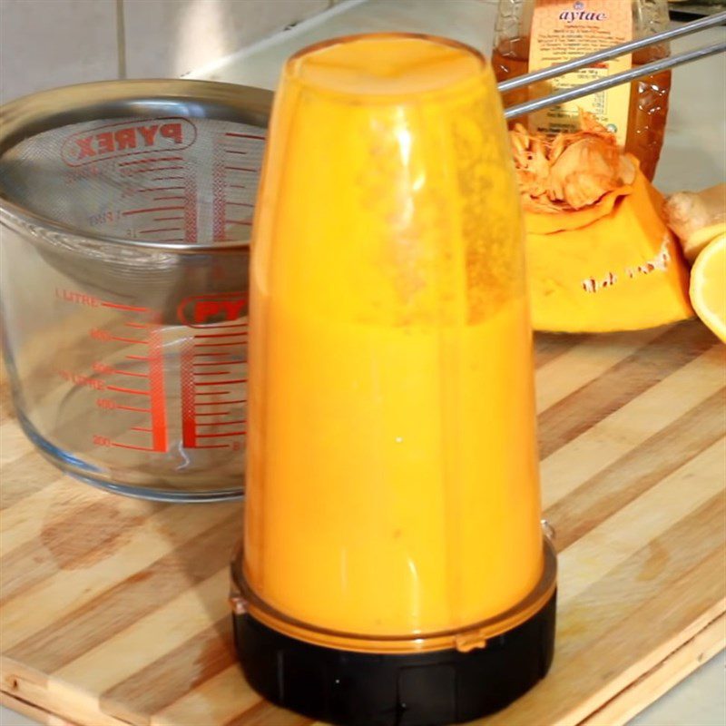 Step 2 Blend the mixture of ingredients Pumpkin juice with lemon and ginger