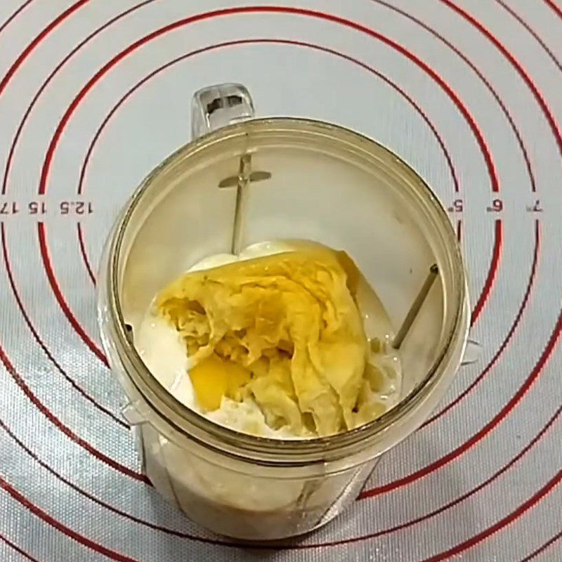 Step 2 Blend the mung bean and durian mixture for the mung bean and durian smoothie
