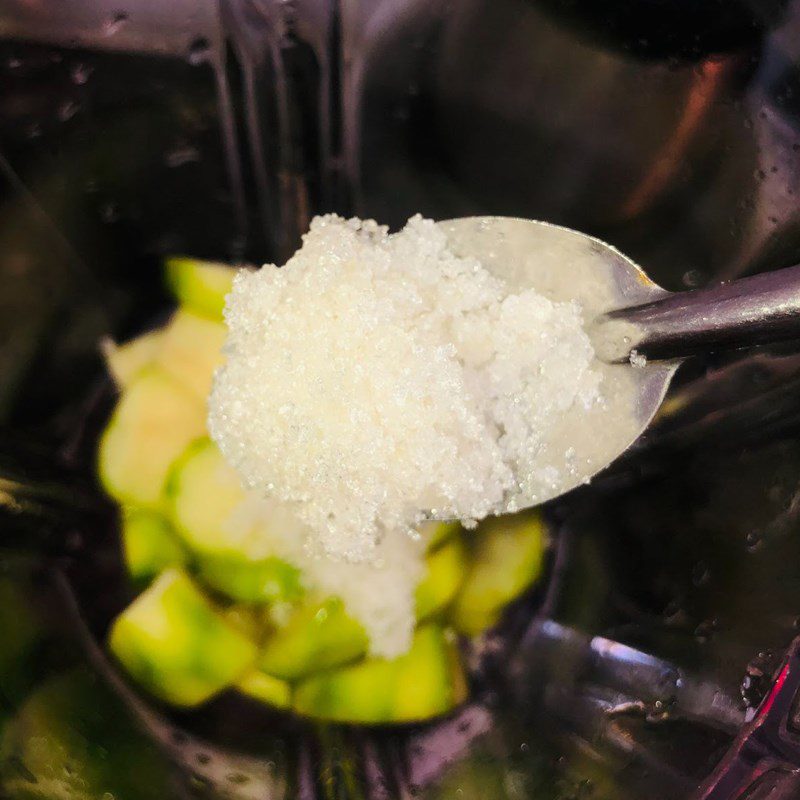 Step 2 Blend the ingredient mixture for the green apple juice