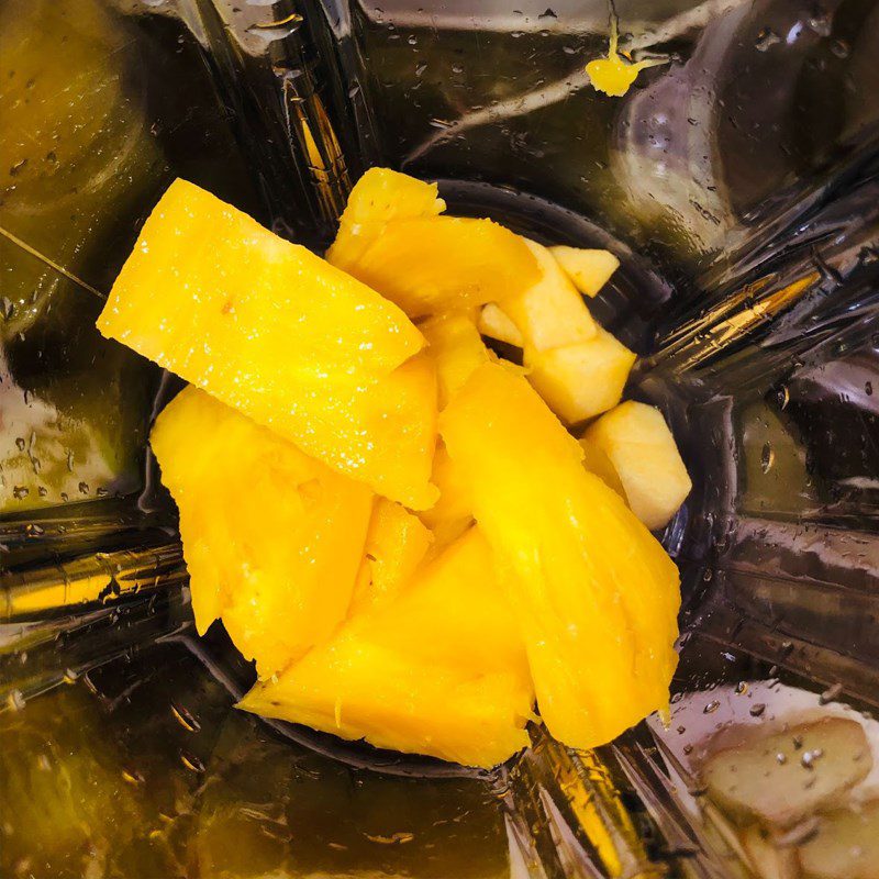 Step 2 Blend the mixture for Pineapple Apple Juice