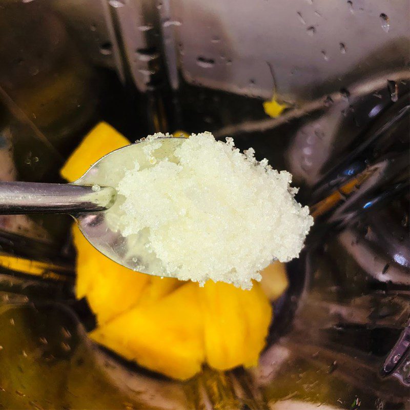 Step 2 Blend the mixture for Pineapple Apple Juice