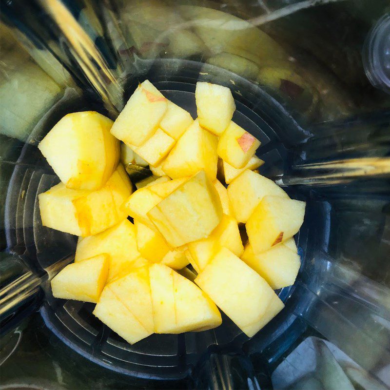 Step 2 Blend the Ingredients for Guava Apple Juice