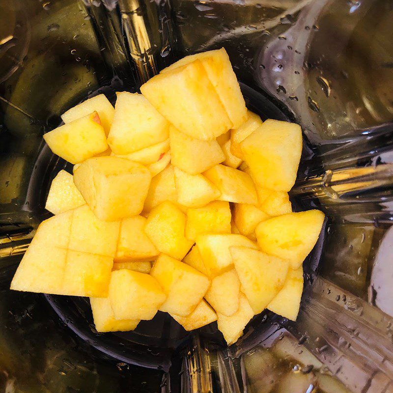 Step 2 Blend the ingredient mixture for Mango Apple Juice