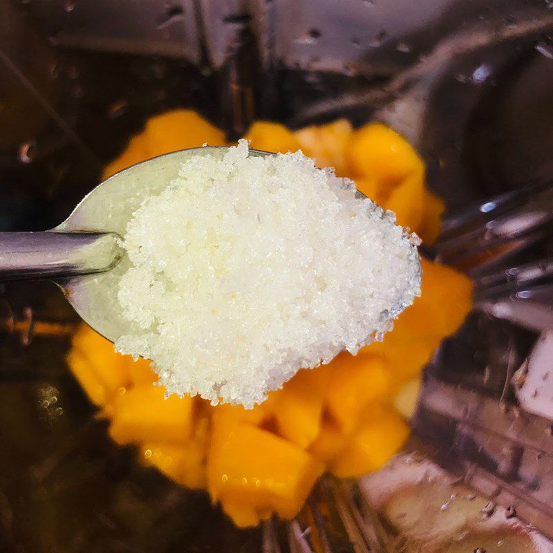 Step 2 Blend the ingredient mixture for Mango Apple Juice