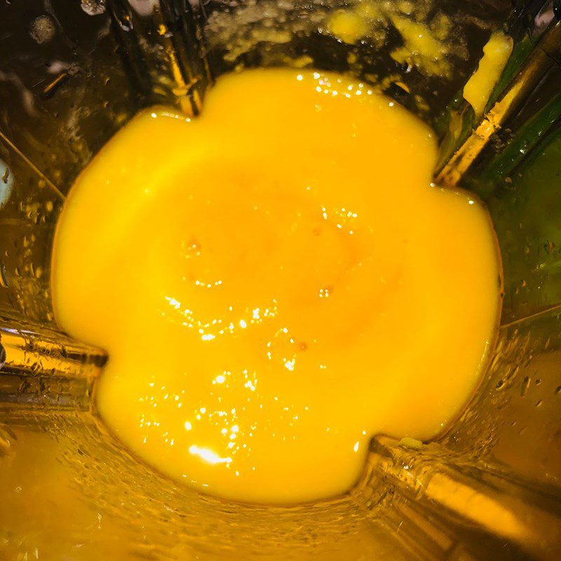 Step 2 Blend the ingredient mixture for Mango Apple Juice