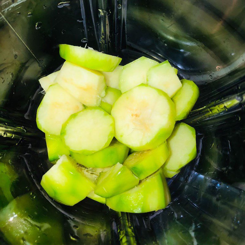 Step 2 Blend the ingredient mixture for the green apple juice