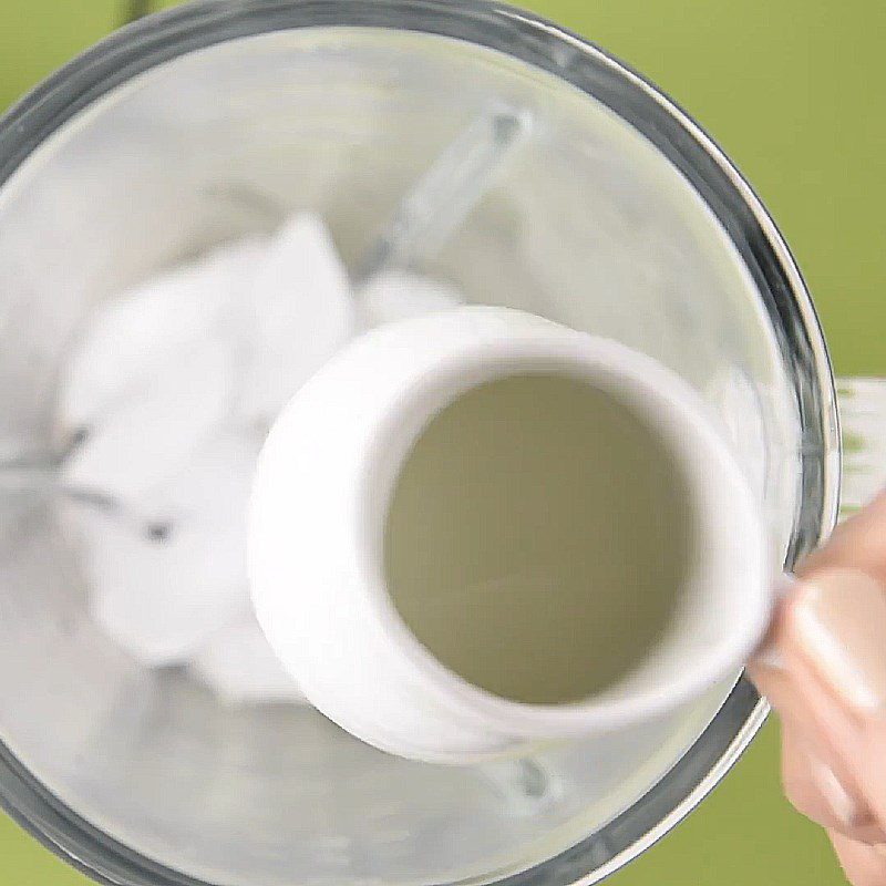 Step 2 Blend the kiwi milk tea mixture for Kiwi Milk Tea