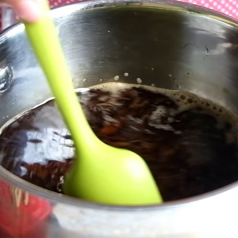 Step 3 Blending taro with tea and milk Taro milk tea with pearls