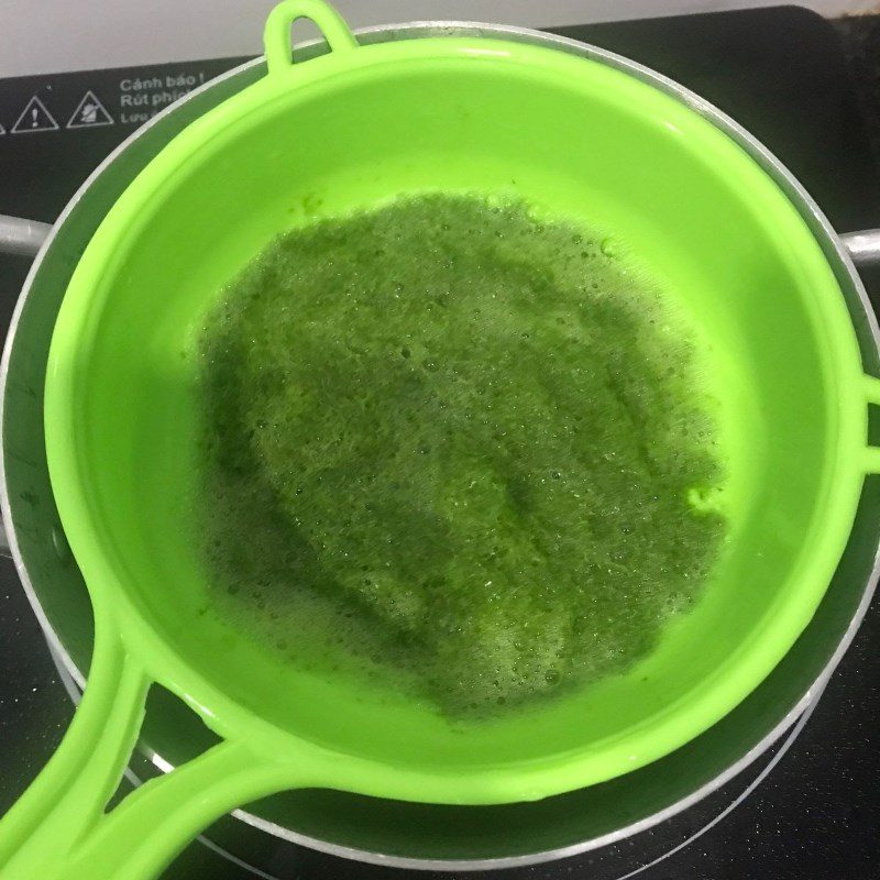 Step 2 Blend pandan leaves for pandan milk