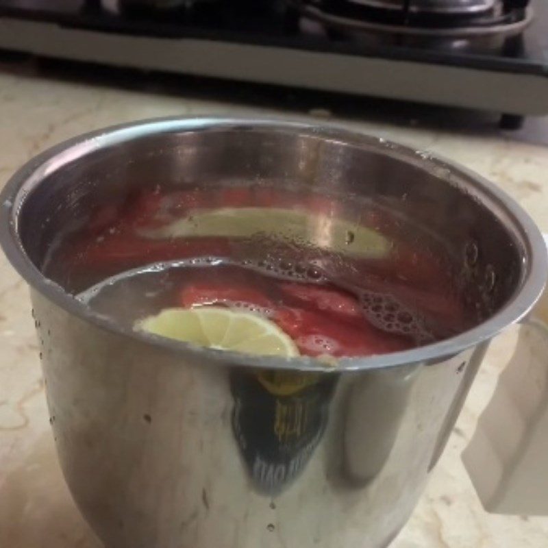 Step 3 Blend pears with watermelon Pear watermelon juice