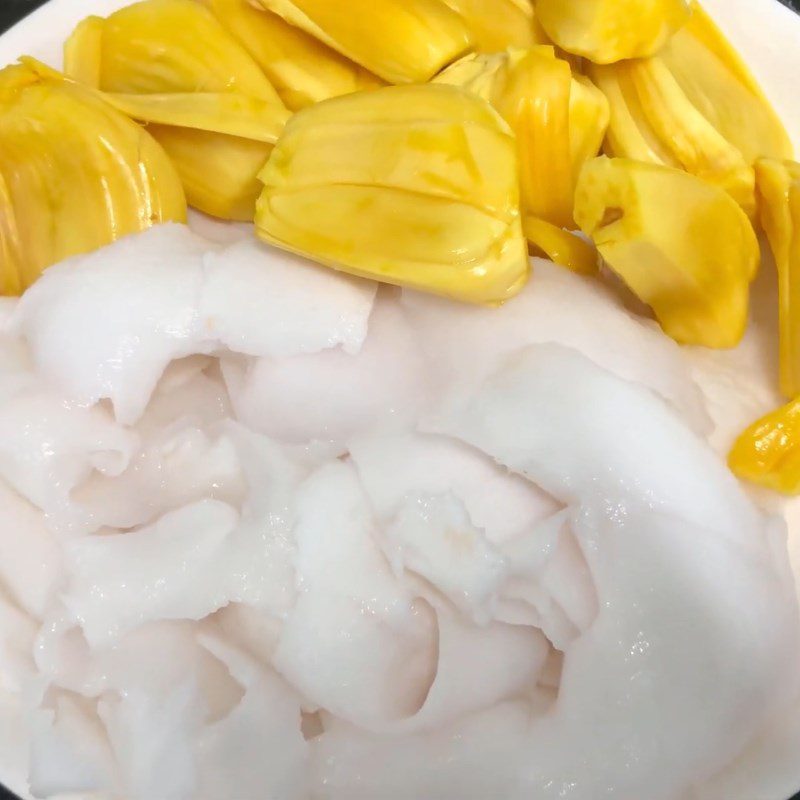 Step 2 Blending Jackfruit and Coconut Meat Jackfruit jelly with coconut
