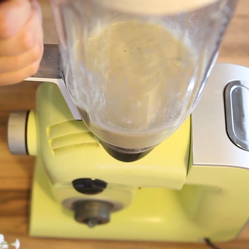Step 2 Grind the young rice Pandan young rice ice cream