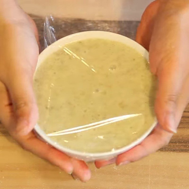 Step 2 Grind the young rice Pandan young rice ice cream