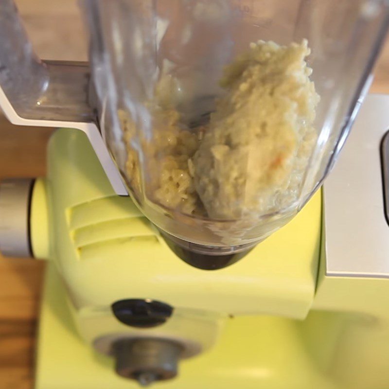 Step 2 Grind the young rice Pandan young rice ice cream