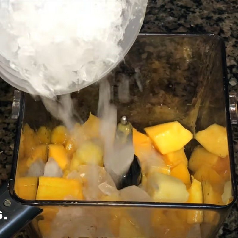Step 2 Blend the Mango for Mango Juice