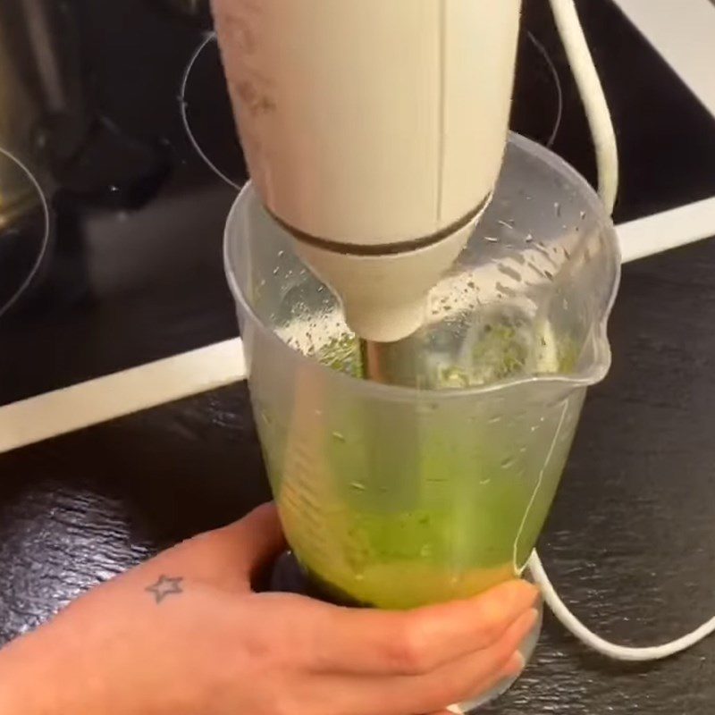 Step 1 Blend pandan juice Pandan crepe with banana cream filling